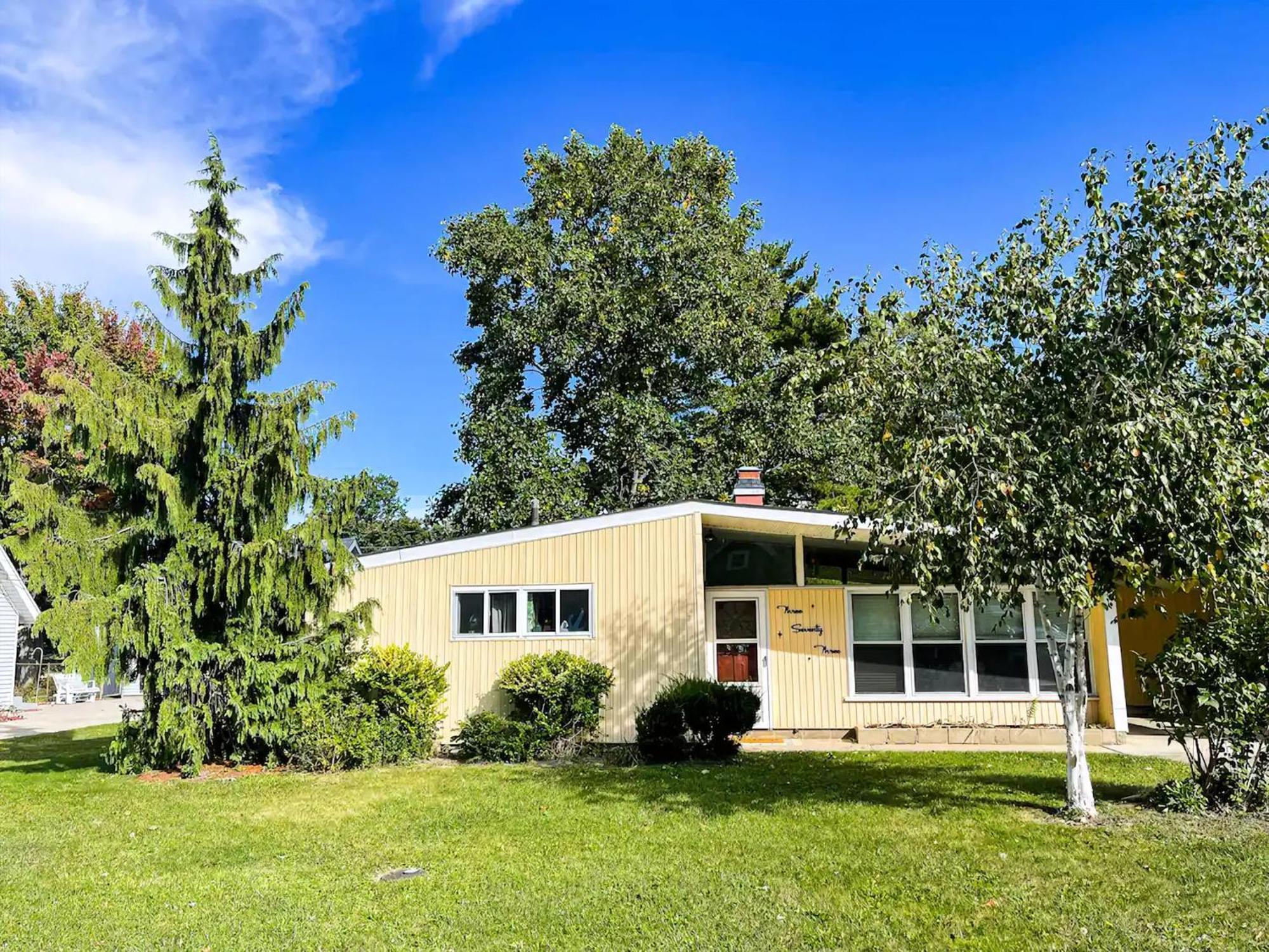 New! Mid-Century Modern Themed Family Home! Vermilion Exterior foto